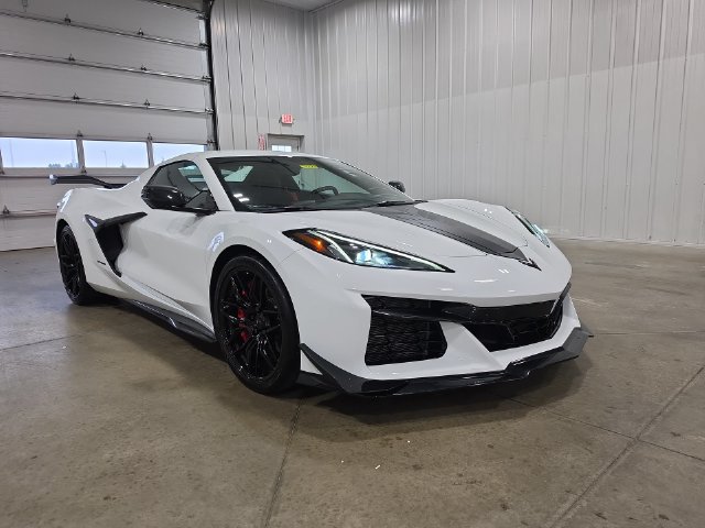 Used 2023 Chevrolet Corvette Z06 w/ Z07 Performance Package RWD image 2