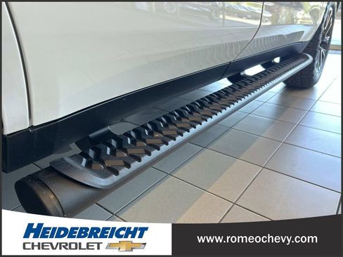 Certified 2023 Chevrolet Tahoe Z71 w/ Luxury Package AWD/4WD image 39