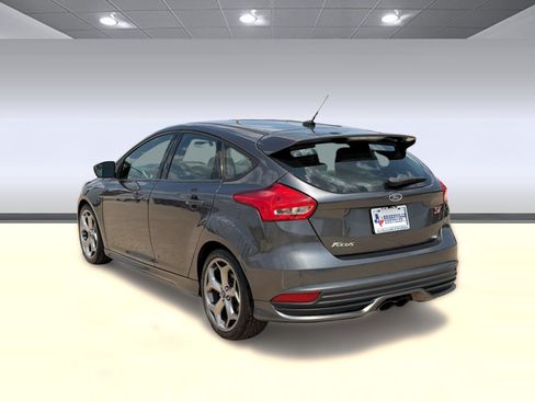 Used 2018 Ford Focus ST w/ Equipment Group 402A FWD image 3