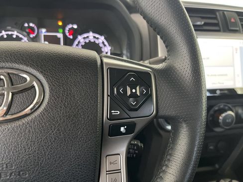 Used 2020 Toyota 4Runner SR5 AWD/4WD image 7
