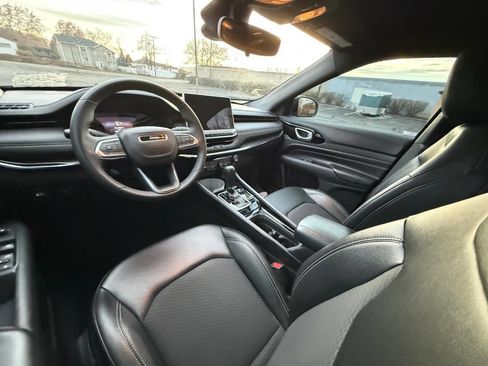 Used 2024 Jeep Compass Latitude w/ Convenience Group image 9