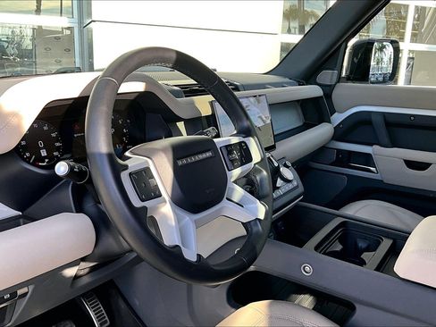 Used 2023 Land Rover Defender 130 SE image 14