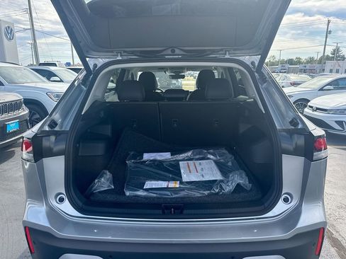 New 2025 Volkswagen Tiguan SE image 47