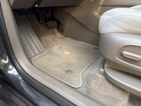 Used 2020 Chevrolet Traverse LT image 17