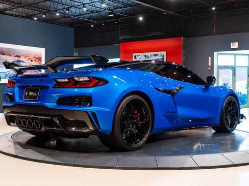 Used 2025 Chevrolet Corvette Z06 image 37
