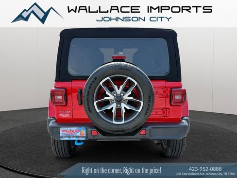 Used 2024 Jeep Wrangler Unlimited w/ Convenience Group AWD/4WD image 5