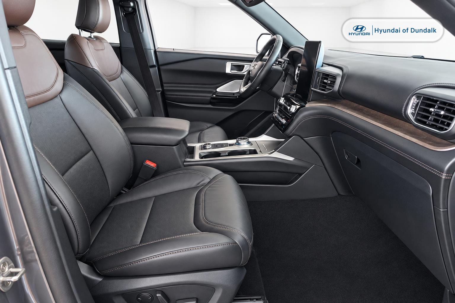 Used 2024 Ford Explorer Platinum w/ Technology Package AWD/4WD image 8