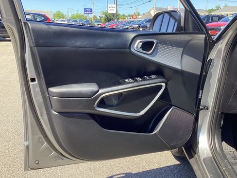 Used 2024 Kia Soul LX w/ Option Group 015 FWD image 10