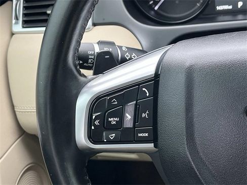 Used 2017 Land Rover Discovery Sport HSE image 18