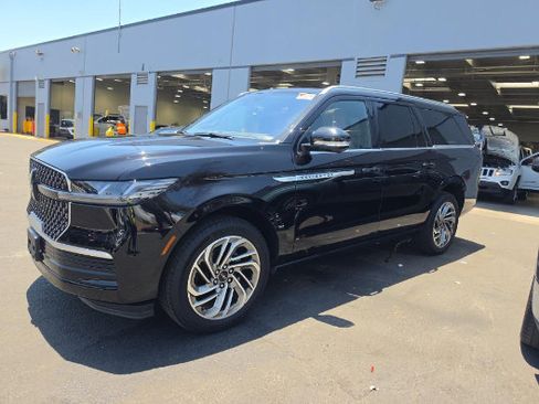 Used 2025 Lincoln Navigator L Reserve AWD/4WD image 1