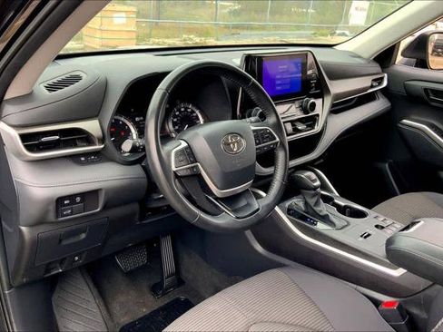 Certified 2024 Toyota Highlander LE image 17