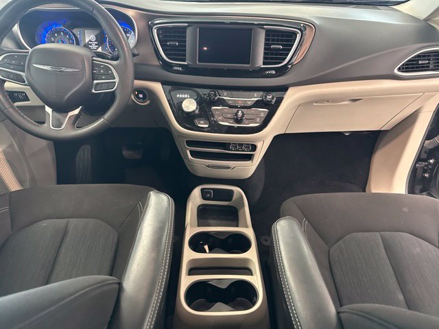 Used 2023 Chrysler Voyager LX FWD image 3