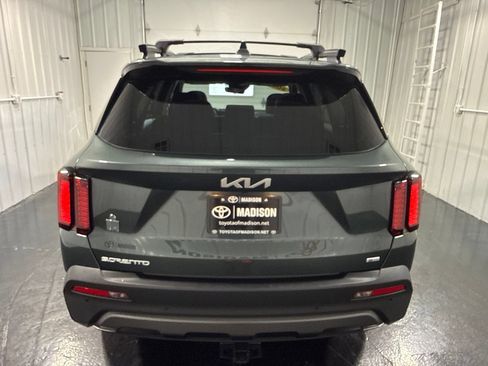 Used 2023 Kia Sorento S w/ Panoramic Sunroof Package AWD/4WD image 47