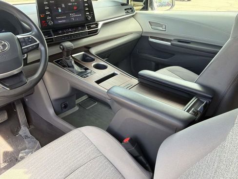 Certified 2021 Toyota Sienna LE image 30