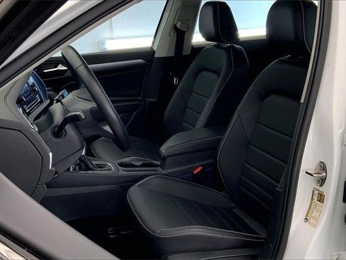 Used 2023 Volkswagen Jetta SE w/ Panoramic Sunroof Package image 25