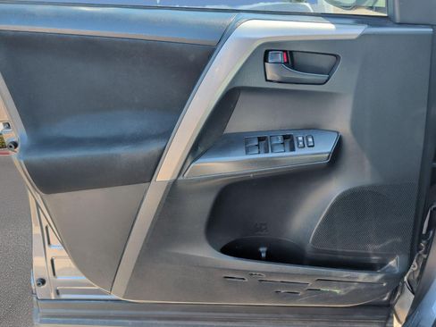 Used 2016 Toyota RAV4 LE FWD image 8