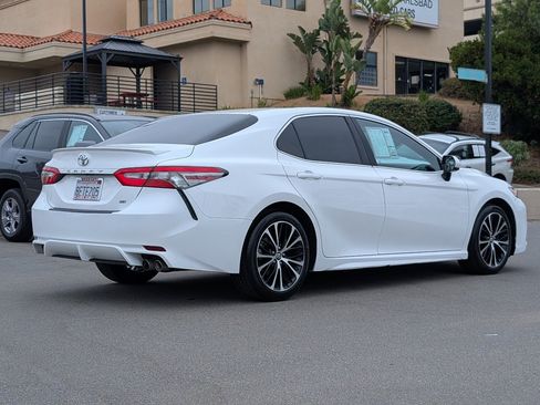 Used 2018 Toyota Camry SE FWD image 13