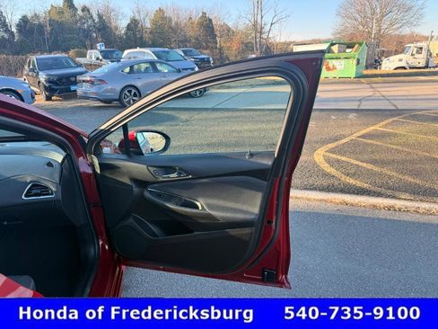 Used 2017 Chevrolet Cruze LT w/ Convenience Package image 18