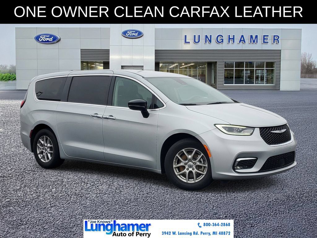 Used 2024 Chrysler Pacifica Touring-L FWD image 1