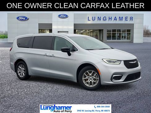 Used 2024 Chrysler Pacifica Touring-L FWD image 1