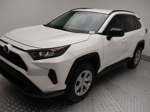 Used 2020 Toyota RAV4 LE FWD image 2