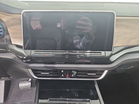 New 2026 Volkswagen Atlas SE image 18