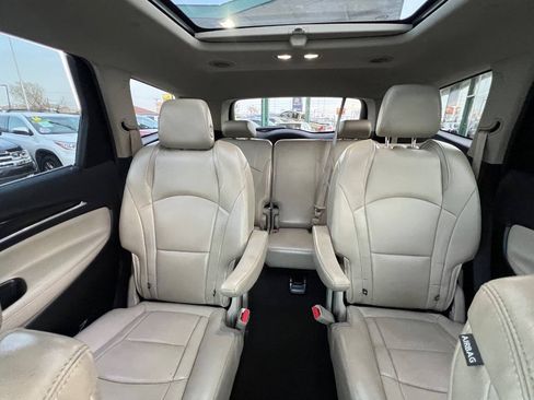 Used 2018 Buick Enclave Essence AWD/4WD image 22