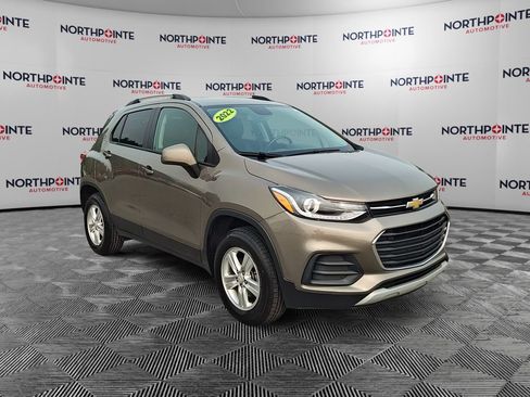 Used 2022 Chevrolet Trax LT w/ LT Convenience Package AWD/4WD image 1