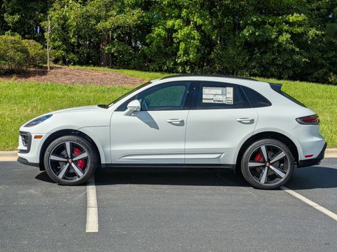 Certified 2025 Porsche Macan S AWD/4WD image 2