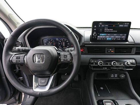 Used 2025 Honda Pilot Elite image 14