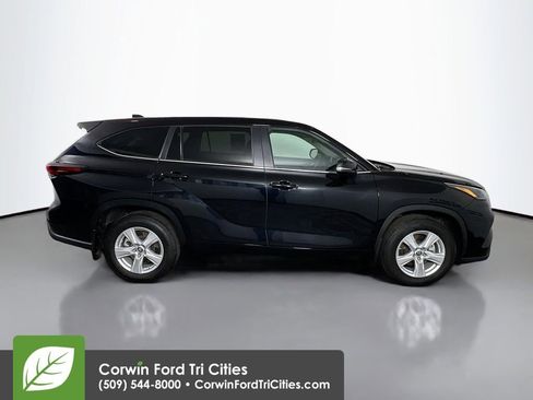 Used 2024 Toyota Highlander LE image 18