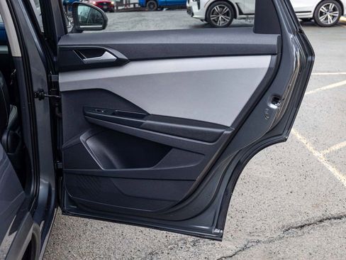 Used 2022 Volkswagen Taos SE image 15