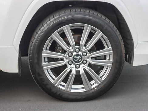 Used 2023 Lexus LX 600 4WD w/ Ultra Luxury Package image 9