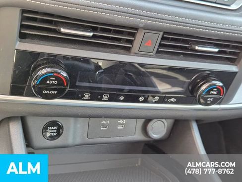 Used 2025 Nissan Rogue SV image 20