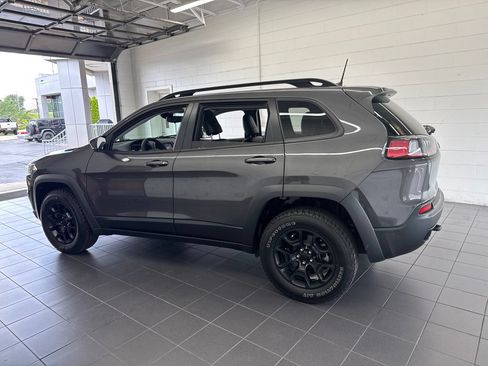 Used 2022 Jeep Cherokee Latitude AWD/4WD image 5