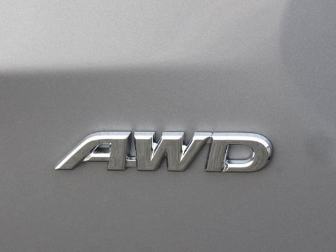 New 2025 Toyota RAV4 XLE w/ Convenience Package AWD/4WD image 9