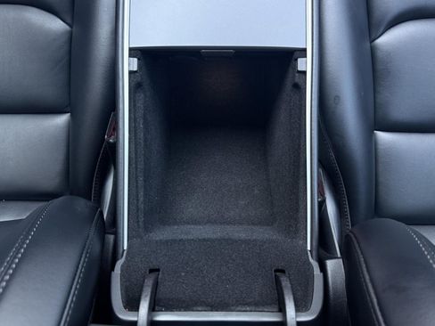Used 2022 Tesla Model Y Long Range AWD/4WD image 38