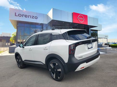 New 2026 Nissan Kicks SR w/ Cold Weather Package FWD image 6