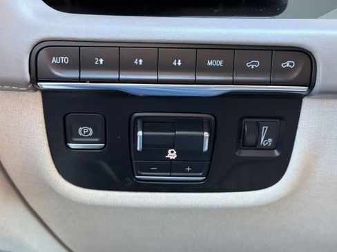 Certified 2024 Cadillac Escalade Premium Luxury Platinum w/ Heavy-Duty Trailer Package image 18