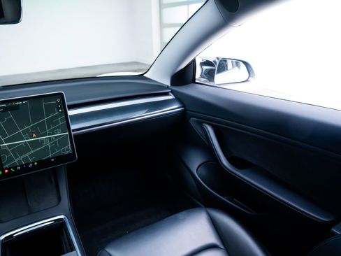 Used 2018 Tesla Model 3 Long Range AWD/4WD image 11