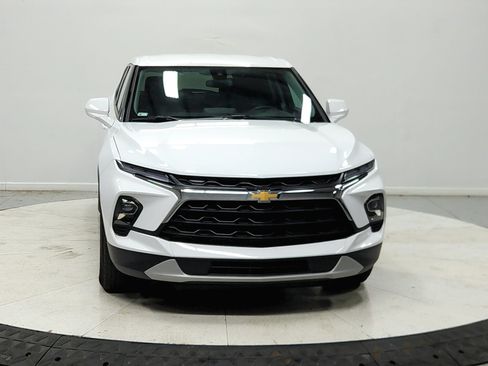 Used 2025 Chevrolet Blazer LT FWD image 3