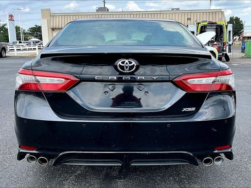 Used 2018 Toyota Camry XSE FWD image 5