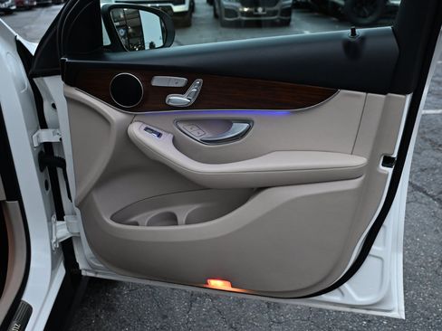 Used 2022 Mercedes-Benz GLC 300 4MATIC image 29