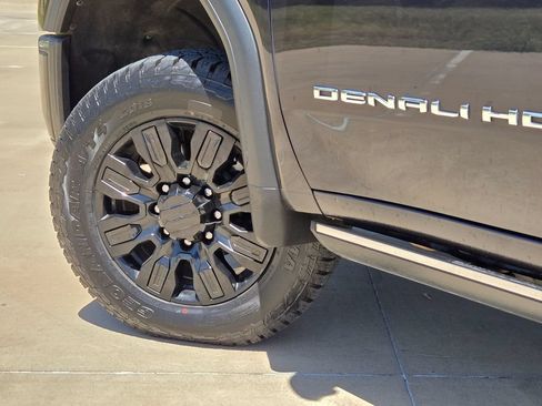 Used 2024 GMC Sierra 3500 Denali Ultimate AWD/4WD image 32