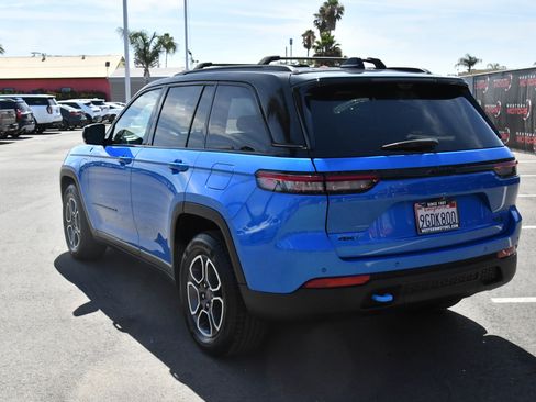 Used 2023 Jeep Grand Cherokee Trailhawk w/ Advanced Protech Group II AWD/4WD image 6