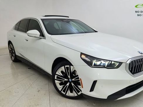 Used 2025 BMW 530i RWD image 1