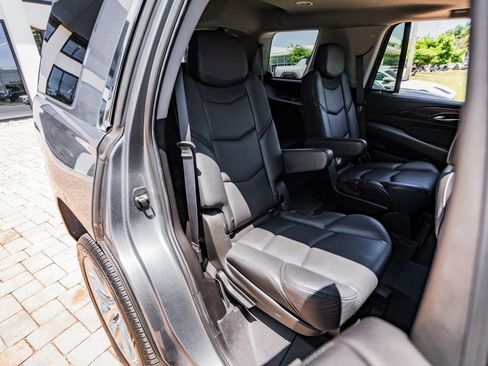 Used 2018 Cadillac Escalade Luxury AWD/4WD image 39