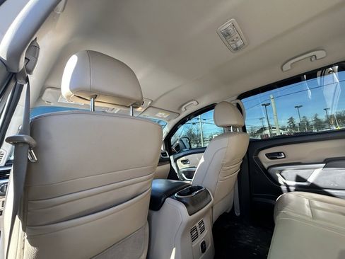 Used 2018 Nissan Titan SL w/ Chrome Package image 28