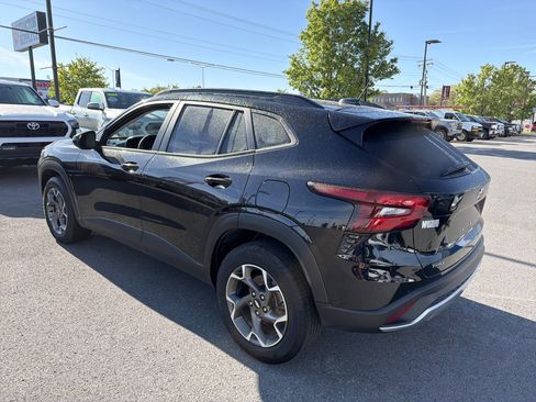 Used 2024 Chevrolet Trax LT FWD image 8