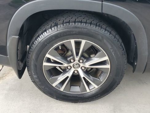 Used 2016 Toyota Highlander XLE AWD/4WD image 7